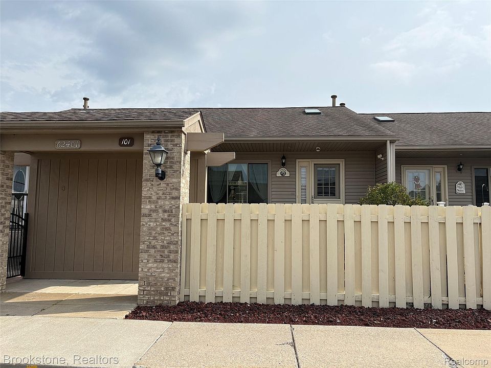 1st image of 62401 Raleigh Ct Unit 4