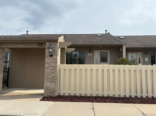 62401 Raleigh Ct Unit 4, South Lyon, MI 48178