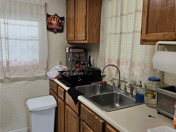 4th image of 922 Stolz Ave
