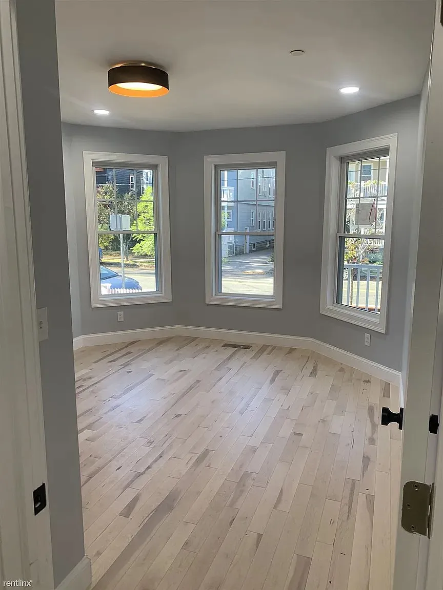 2 bed, 1000 sqft, $2,150 — Photo 3