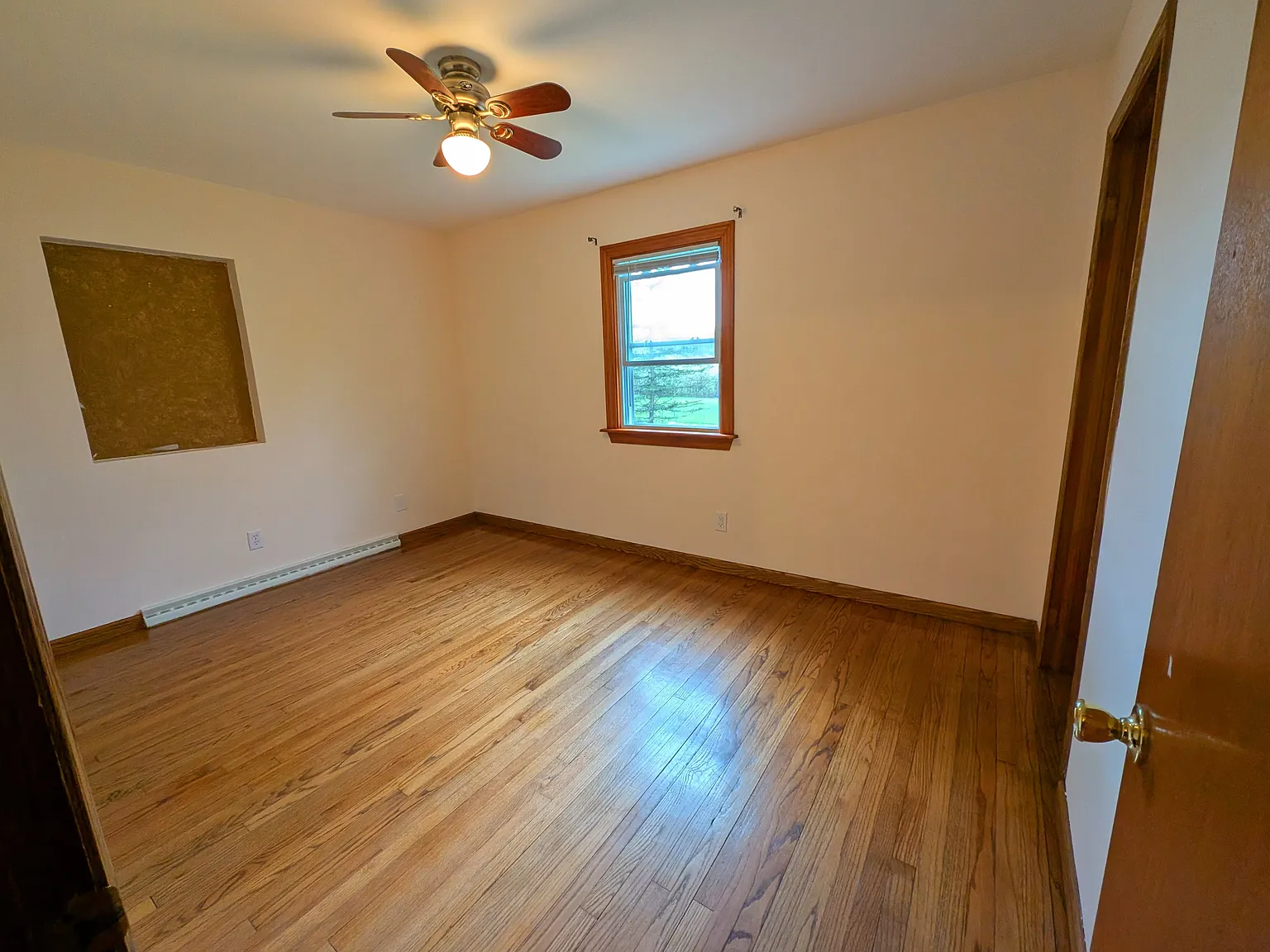 3 bed, 1900 sqft, $570 — Photo 2