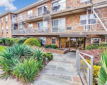 90 S Park Avenue #C18, Rockville Centre, NY, 11570