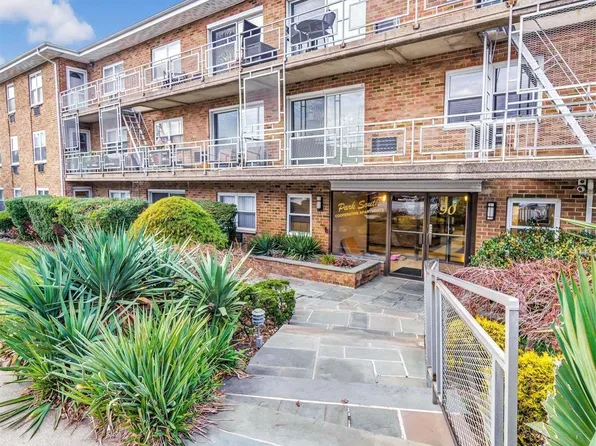 90 S Park Avenue #C18, Rockville Centre, NY 11570