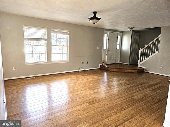 3rd image of 45487 Ballymore Pl