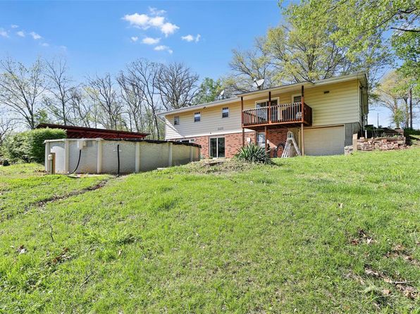 5664 Country Club Ln, Washington, MO 63090