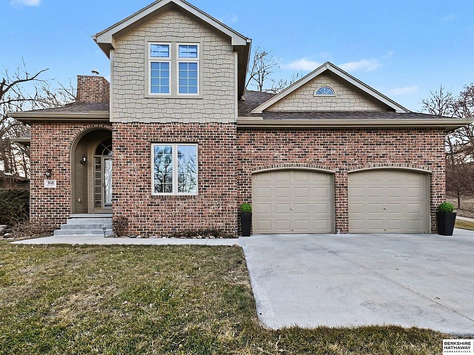 1st image of 9118 Raven Oaks Dr