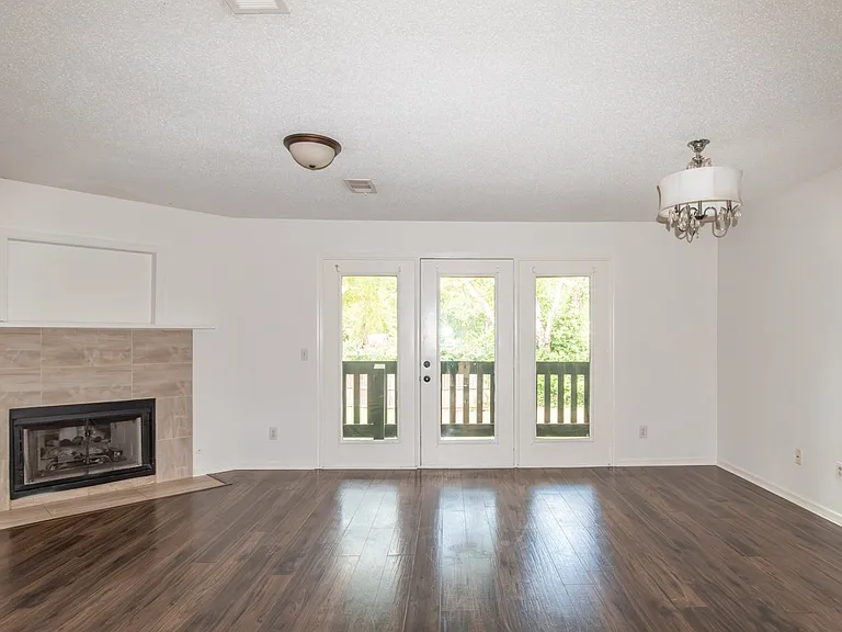 2713 Kennedy Ct — Photo 8