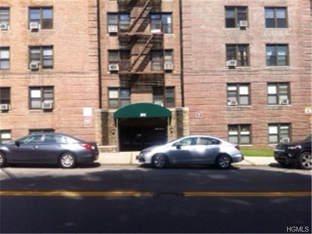 1st image of 595 McLean Ave APT 3B