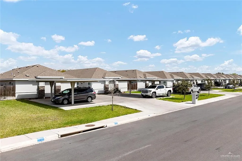 2 bed, 2.0 bath, 938 sqft, $1,100 — Photo 2
