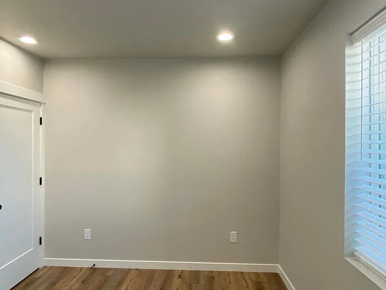 N 220 W — Photo 11