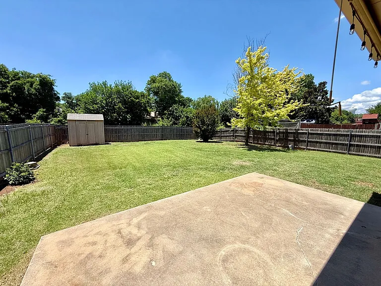 613 Oak Creek Dr — Photo 22