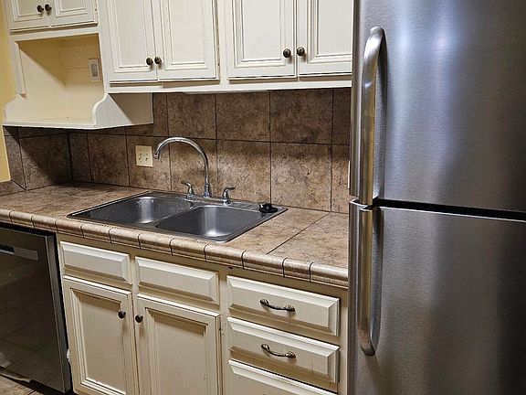 4th image of 220 Doucet Rd #112B