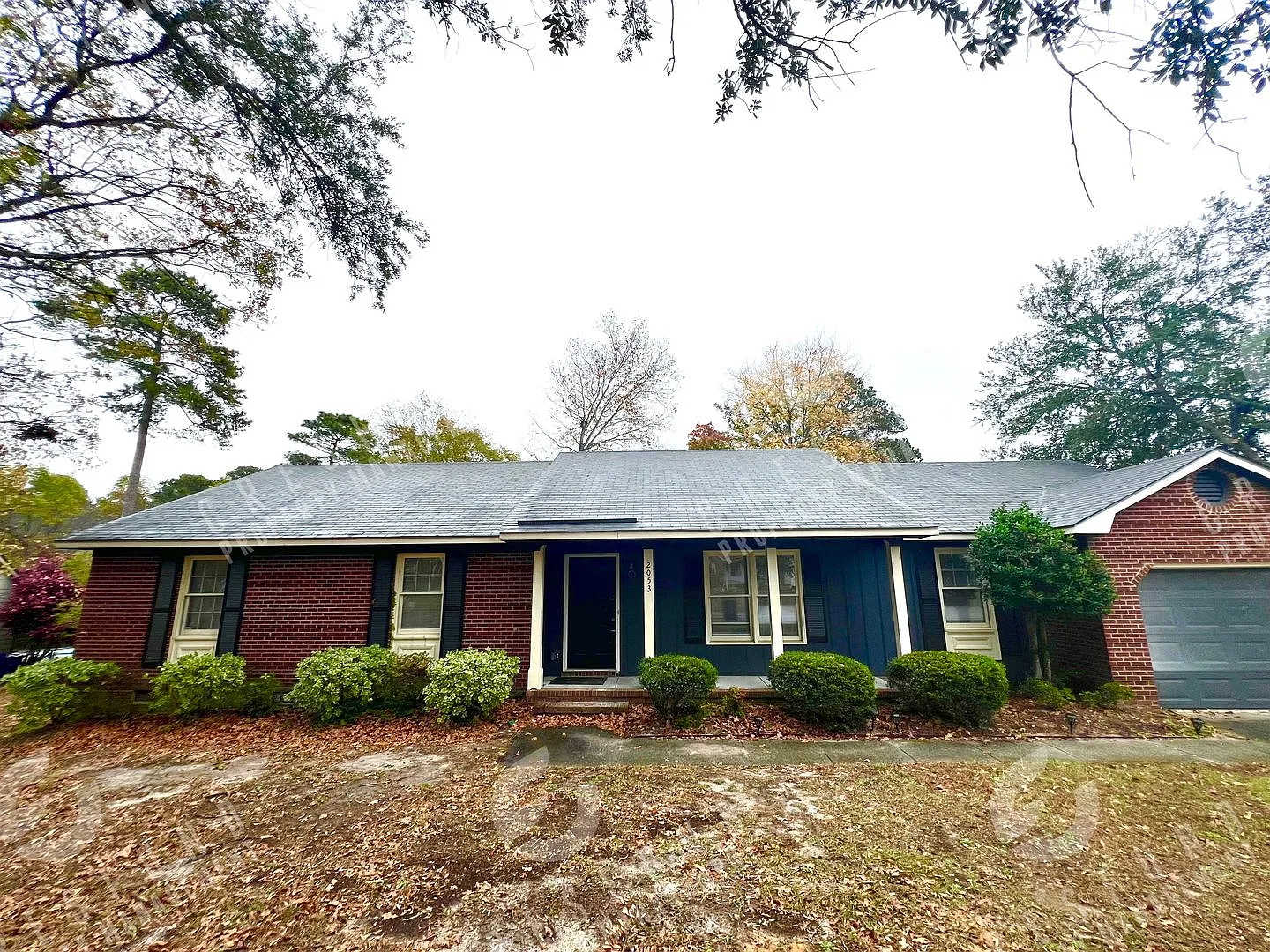 Pet Friendly 3Br 2 bath large corner lot — Photo 1