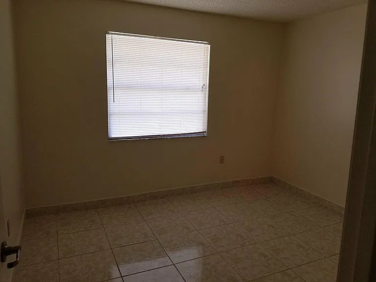 995 Windway Cir — Photo 12