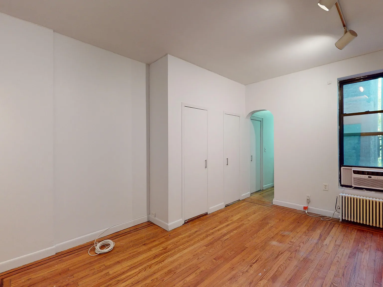 1502 1st Avenue — Photo 4