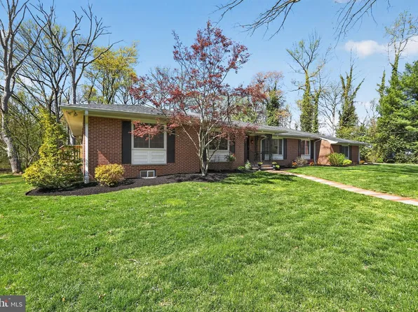35 Oriole Way, Moorestown, NJ 08057