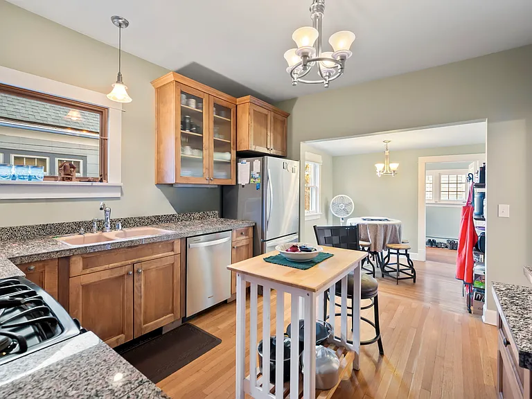 326 E Monument St — Photo 12