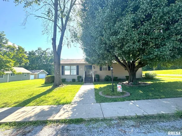 502 S Day St, West Frankfort, IL 62896