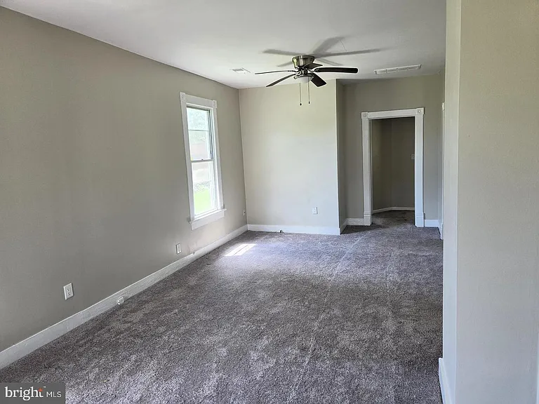 208 68th Pl — Photo 4