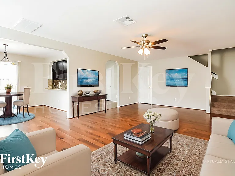 1621 Perennial Ln — Photo 3