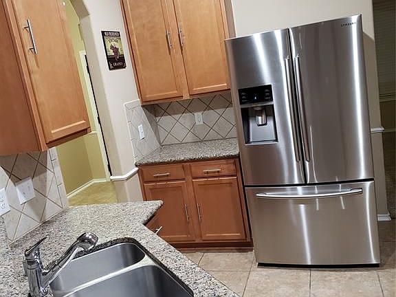 5th image of 25047 Lenora Dr