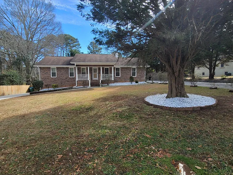 5612 Williams Rd — Photo 1