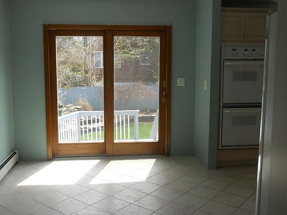 Dining Room - Door to the backyard