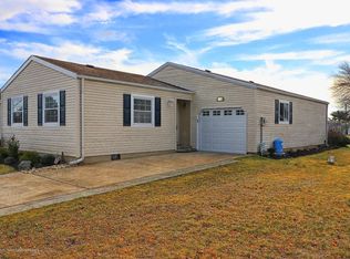 118 Hyannis St, Toms River, NJ 08757