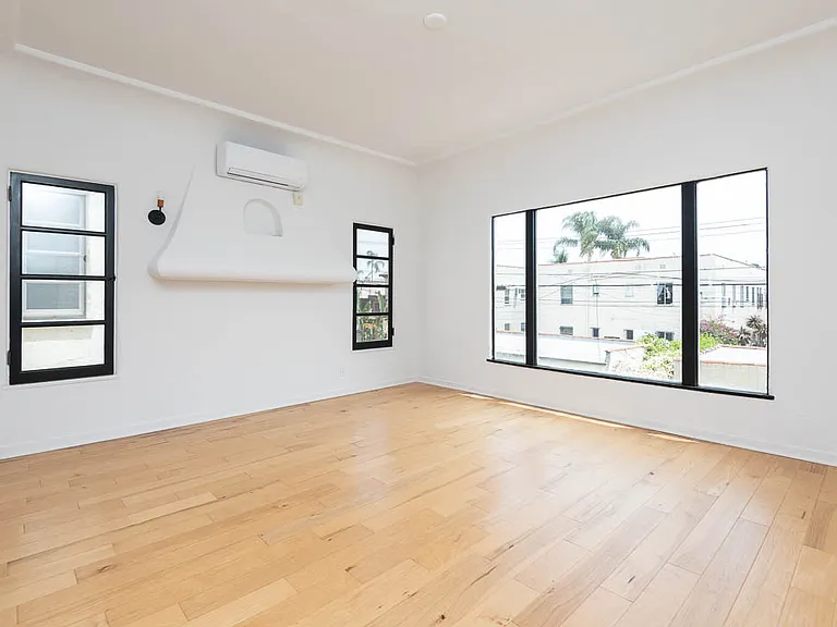 414 N Curson Ave #208 — Photo 3