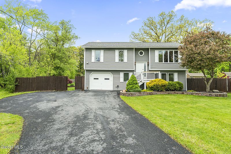 2nd image of 331 Butterfield Avenue