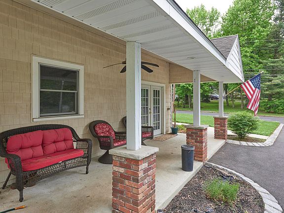 4th image of 5 Kenwood Dr