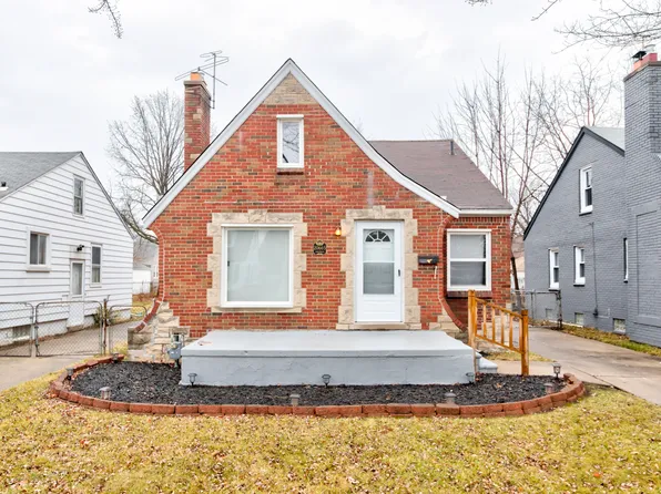 20665 Kingsville St, Harper Woods, MI 48225