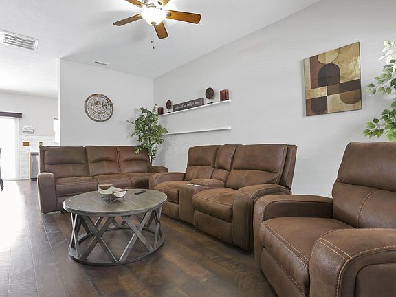 3rd image of 5540 Gabriels Landing Dr