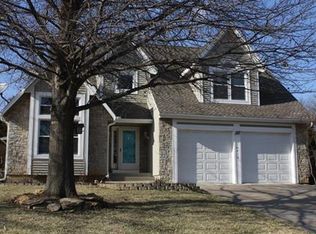 10418 Edge Hill Rd, Edwardsville, KS 66111