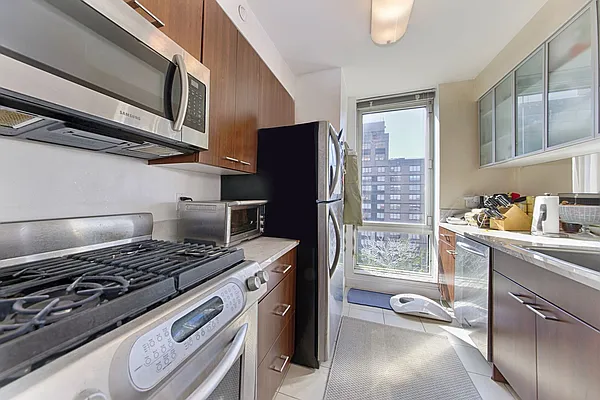 Sold by The Makler LLC | media 2