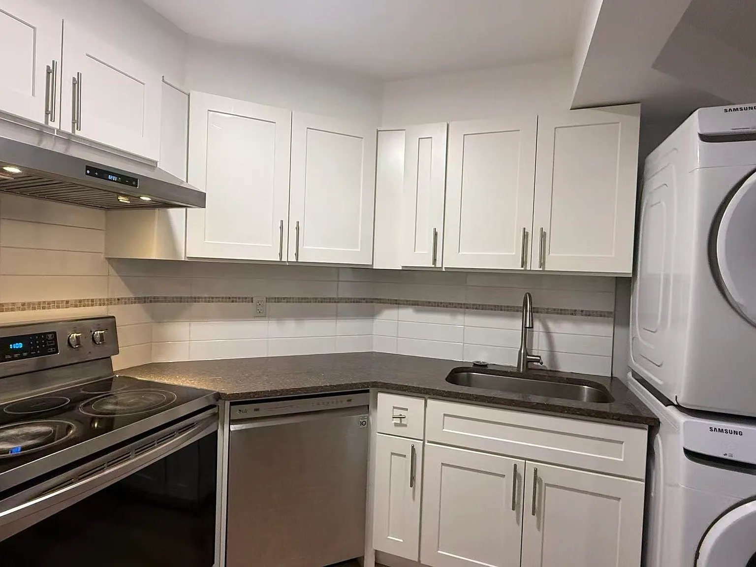 2 bed, 1400 sqft, $1,800 — Photo 2