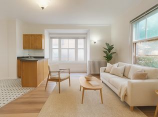 143 Maclaren St #2, Ottawa, ON K2P 0K8