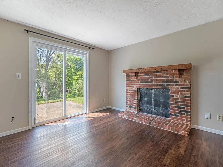 8717 Meadowcreek Dr — Photo 9