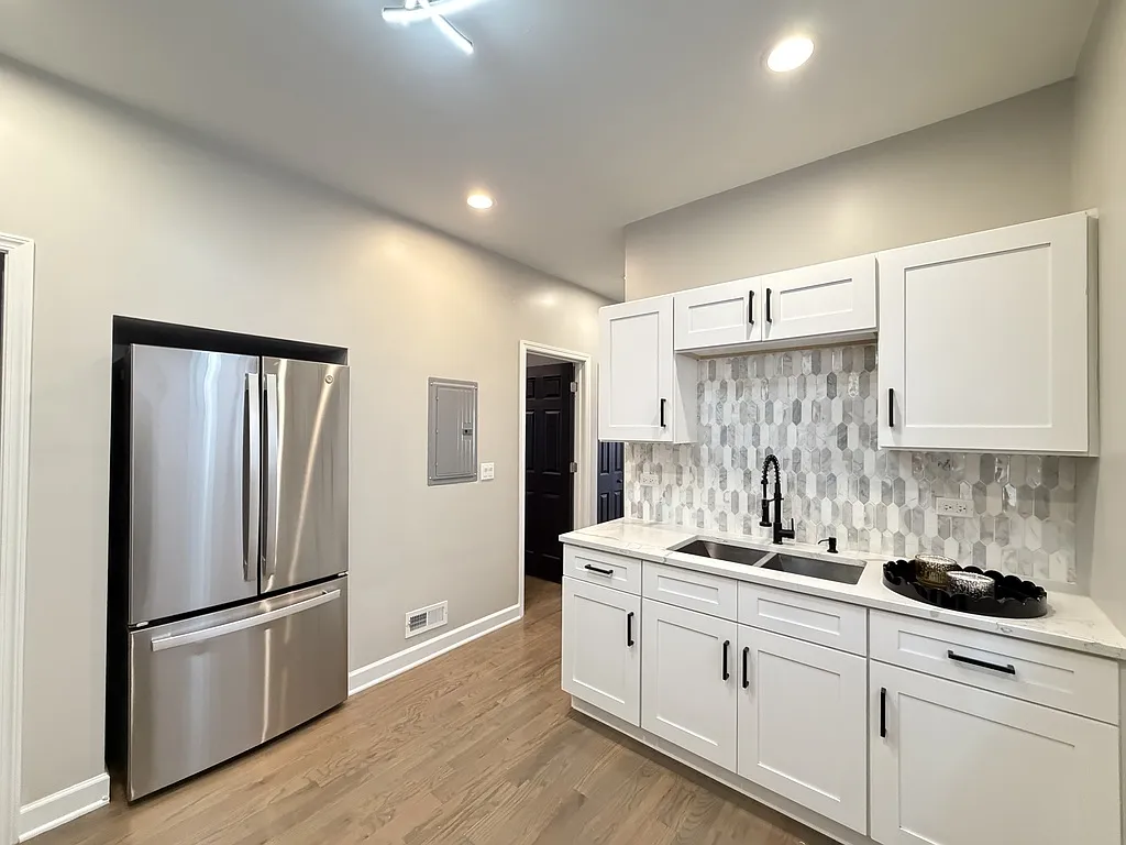 Attractive 2 Bed, 1 Bath at Marmora + Belmont (Belmont Cragin) — Photo 4