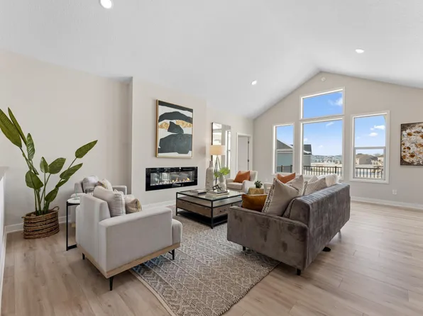 17747 Ellsworth Dr, Lakeville, MN 55044