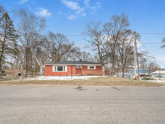 4th image of 810 Henderson St