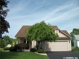 12 Hunt Holw, Rochester, NY 14624