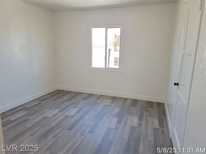 148 W Victory Rd — Photo 12