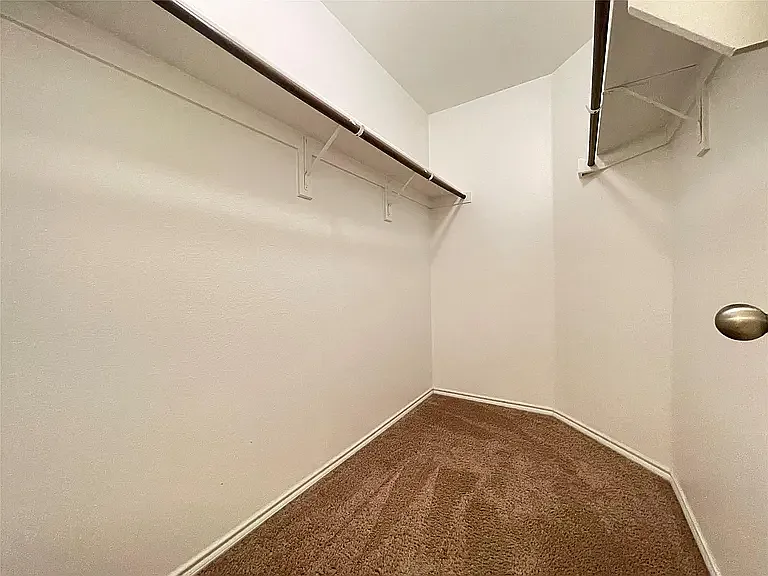 1007 Riverstone Trl — Photo 3
