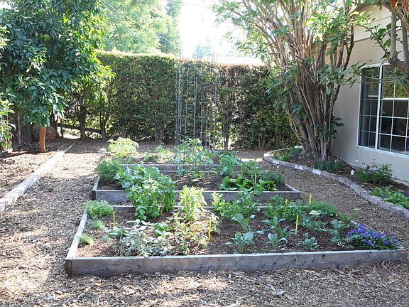 3rd image of 5029 Serrania Ave