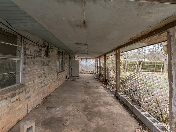 5th image of 2511 Conrad St