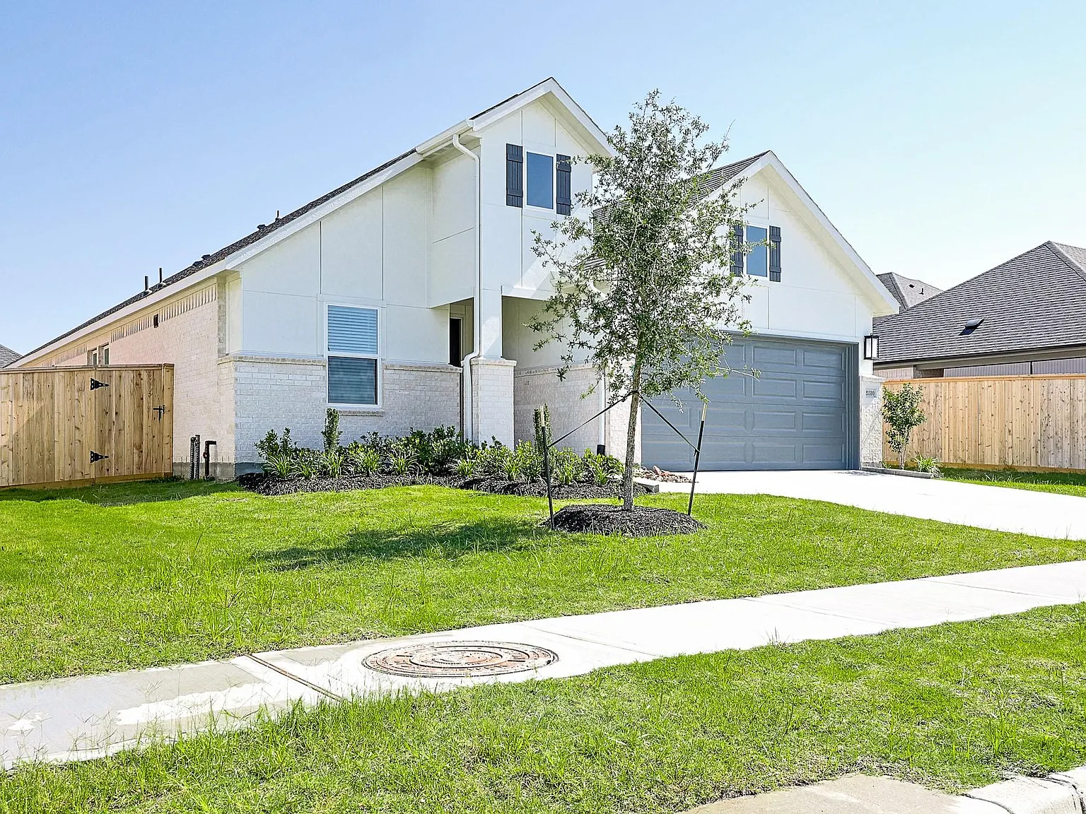 4 bed, 3.0 bath, 2016 sqft, $3,200 — Photo 3