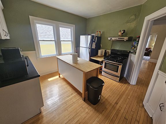3rd image of 3282 N Bartlett Ave