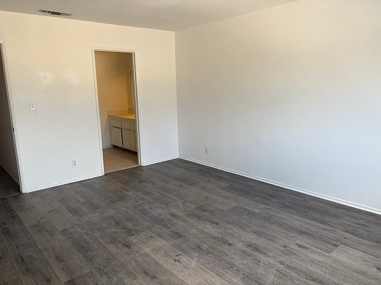 615 E Colorado Blvd #B — Photo 23