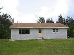 8724 Garbow Rd, Howard City, MI 49329